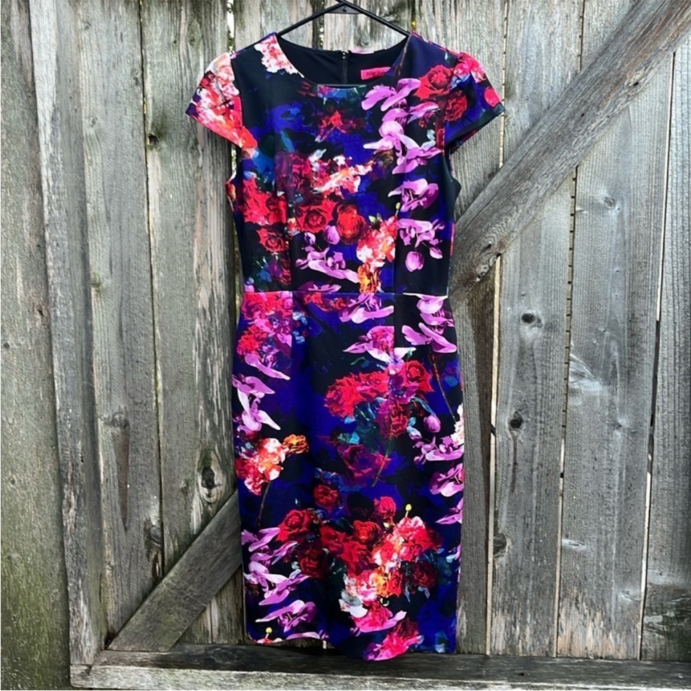 EUC Betsey Johnson Floral Stretch Dress Size 6